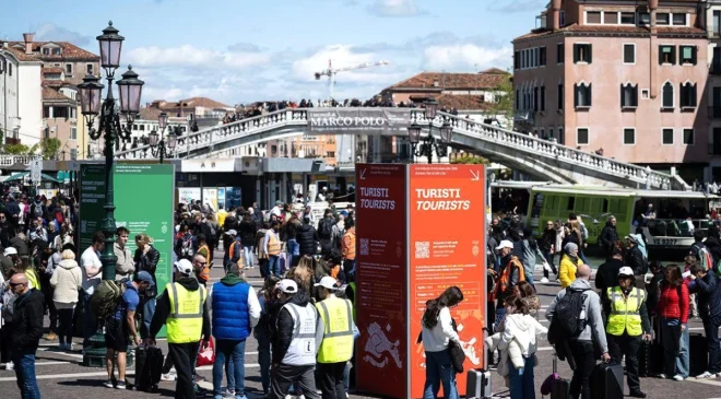 Venedik, aşırı turizmle mücadele için günübirlik girişleri ücrete bağladı